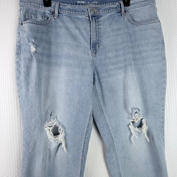 Women Old Navy Mid-Rise Boyfriend Distressed Jeans Light Wash Cosmos Size 20 - Picture 2 of 10